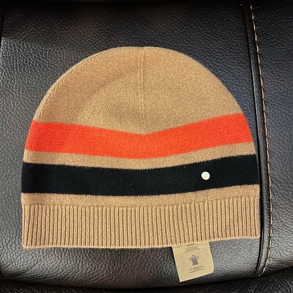 Burberry Accessories - Burberry unisex cashmere & wool beanie NWT